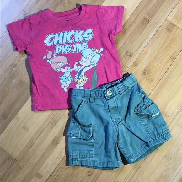 Hanna Barbera Other - Flintstones “Chicks Dig Me” tee & cargo shorts 24M